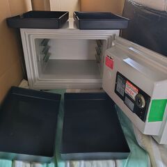 世田谷区近辺配送可能　正常作動品　キング工業 キングスーパーダイヤル耐火金庫 KS-20SD-T オフホワイトの画像