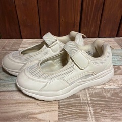 レディースメッシュホワイトスニーカーの画像