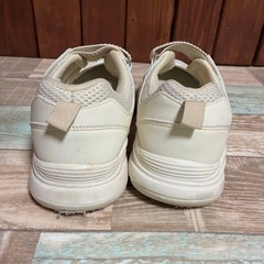 レディースメッシュホワイトスニーカーの画像