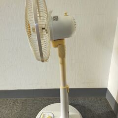 △ YAMAZEN 山善 扇風機 YMT-30(WC) 2010年製 タイマー付き 動作、首振りOK キズ、擦れによる汚れ、日焼けあり 現状渡しの画像