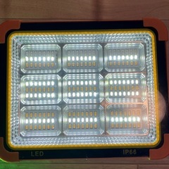 集魚灯2個、モバイルバッテリー56800×2、3000Wライト、1000Wライト、おまけ小さいライト4つの画像