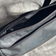 adidas ショルダーバッグの画像