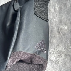 adidas ショルダーバッグの画像