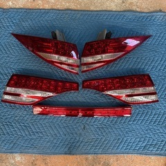 トヨタエスティマ、アエラス純正テールランプ新品の画像