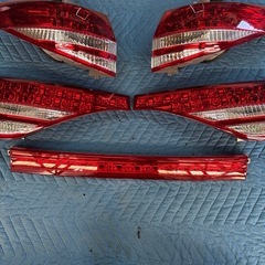 トヨタエスティマ、アエラス純正テールランプ新品の画像
