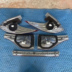 トヨタエスティマ、アエラス純正テールランプ新品の画像