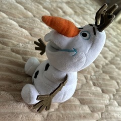 オラフの座ってるぬいぐるみ　の画像