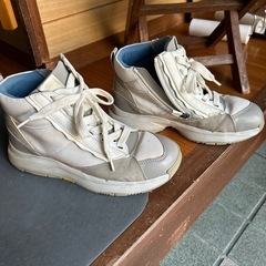 ハイカットスニーカーの画像