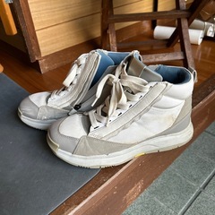 ハイカットスニーカーの画像