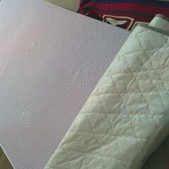 新古品「本体・高級マットレス・カバー・体緩和マット他」の画像
