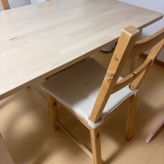 IKEAダイニングテーブル＆椅子2脚の画像