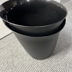 事務所で使っているゴミ箱　の画像