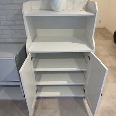 キャビネット 物置き 飾り棚 収納 の画像
