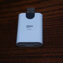 シリコンパワー Silicon power SD/microSD USB3.1 カードリーダー 4個ですの画像