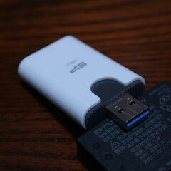 シリコンパワー Silicon power SD/microSD USB3.1 カードリーダー 4個ですの画像