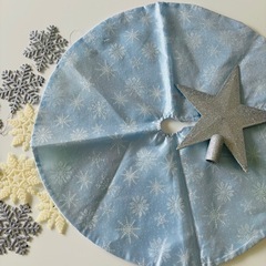 【お取引中】ニトリ 180cmクリスマスツリーセット ブルー系オーナメント•スカート付きの画像