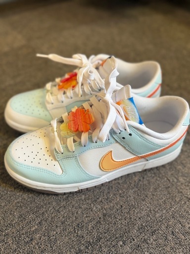 新品 NIKEスニーカー