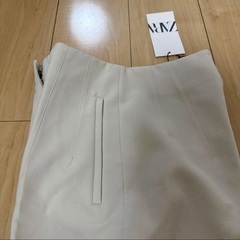 新品タグ付き　スラックスの画像