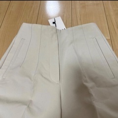 新品タグ付き　スラックスの画像