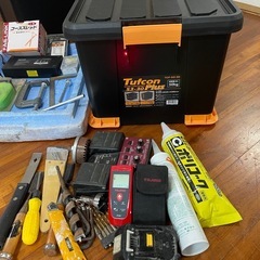 レーザー距離計、丸のこなどの画像