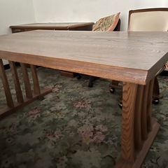 ダイニングテーブルの画像