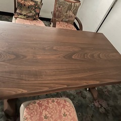 ダイニングテーブルの画像