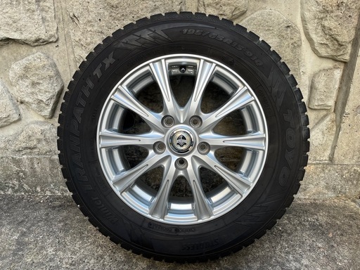 スタッドレスタイヤ195/65R15