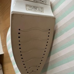 アイロンとアイロン台の画像