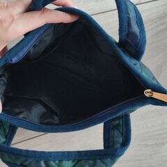 出品している物を購入して下さった人にプレゼントでお付け致します。🎁の画像