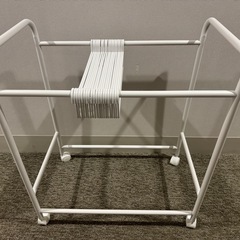 スラックスハンガーラックの画像