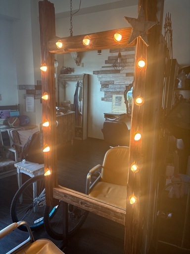 【美容室・サロン用】ライト付き大型ミラー　アンティーク風ウッドフレーム