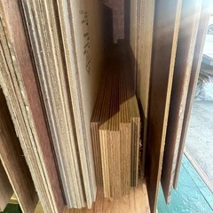 合板端材「ご自由にどうぞ」0円台車  あります！の画像