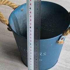 植木鉢（ブリキ缶）の画像