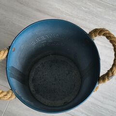 植木鉢（ブリキ缶）の画像