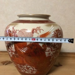 九谷焼、赤絵花瓶の画像