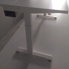 IKEA Mittzon オフィスデスクの画像