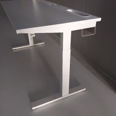 IKEA Mittzon オフィスデスクの画像