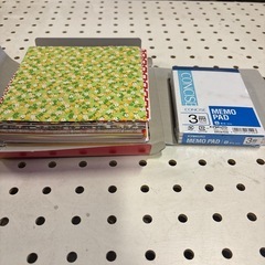 折り紙とメモ帳の画像