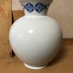鍋島花瓶、共箱付き
の画像