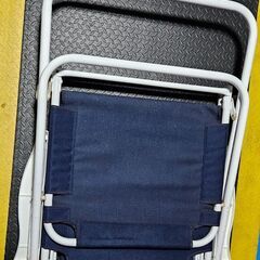 折り畳み式のチェア(２脚)　ドリンクホルダーと格納式サンシェード付きの画像