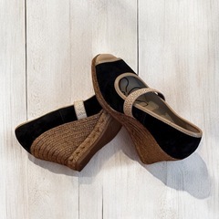 Aedo GIRLS ストラップ ウェッジパンプス ブラックの画像