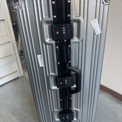 キャリーケース　スーツケースの画像