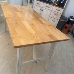 ダイニングテーブルの画像