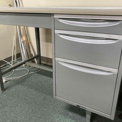 オフィス用デスクの画像