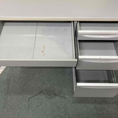 オフィス用デスクの画像