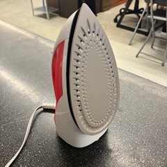 M2511-092 Panasonic コード付き スチームアイロン NI-S55 2021年製 ピンク キズ汚れ有りの画像
