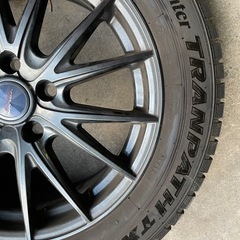 アルミホイール付きスタッドレスタイヤの画像