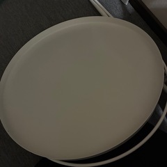 IKEA  美品　人気の　サイドテーブル　ホワイトの画像