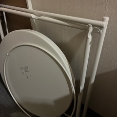 IKEA  美品　人気の　サイドテーブル　ホワイトの画像