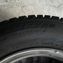 【美品 】 レクサス純正アルミホイール付きスタッドレスタイヤ 225/65R17 2022
年製の画像